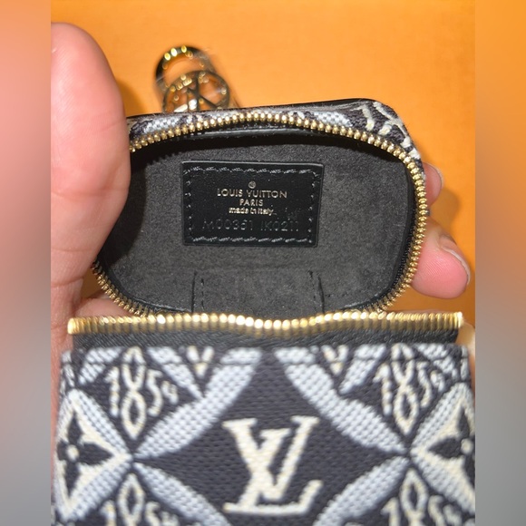 Louis Vuitton 1854 Charm - Picture 6 of 6